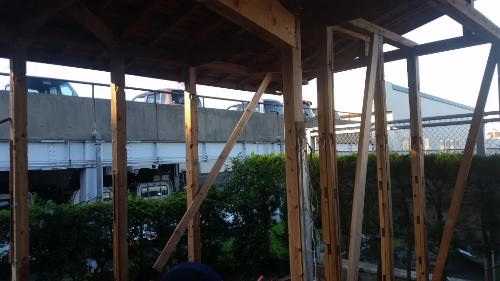 骨組みのみを残して、解体