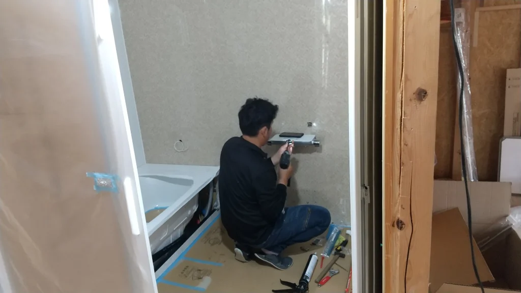 ユニットバス組立。広い洗い場で断熱性もアップしました